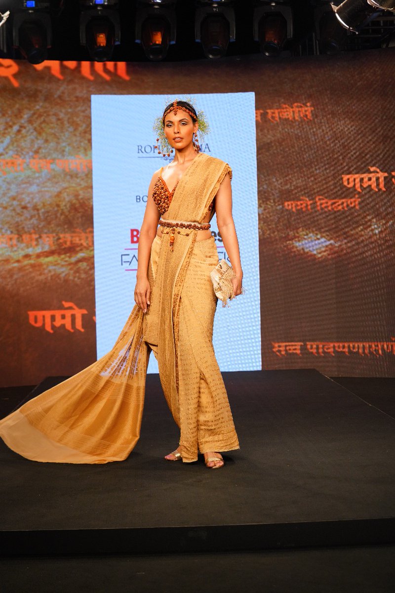 TimesFashionWk's tweet photo. Presenting India's handwoven creativity, with his own innovative touch at the #BombayTimesFashionWeek is @TheRohhitVerma, with his collection VRRIDH!
#BombayTimesFashionWeek #BTFW2020 #TimesFashionWeek #VirtualFashionWeek #VirtualEdit #BombayRealty #DarwinPlatform https://t.co/fZ1yRwFLwz