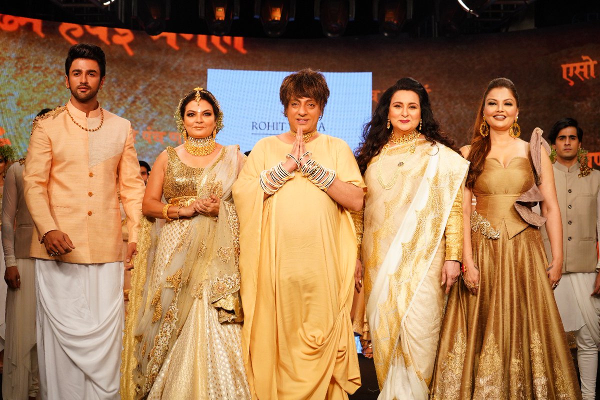 TimesFashionWk's tweet photo. Adding to the aestheic gleam of Vrridh by @TheRohhitVerma, were @poonamdhillon, @NishantSingh_, @simplysheeba and @Deepshikha_N !
#BombayTimesFashionWeek #BTFW #BTFW2020 #TimesFashionWeek #VirtualFashionWeek #fashionweek #VirtualEdit #BombayRealty #DarwinPlatform https://t.co/VUhvD0QKvz