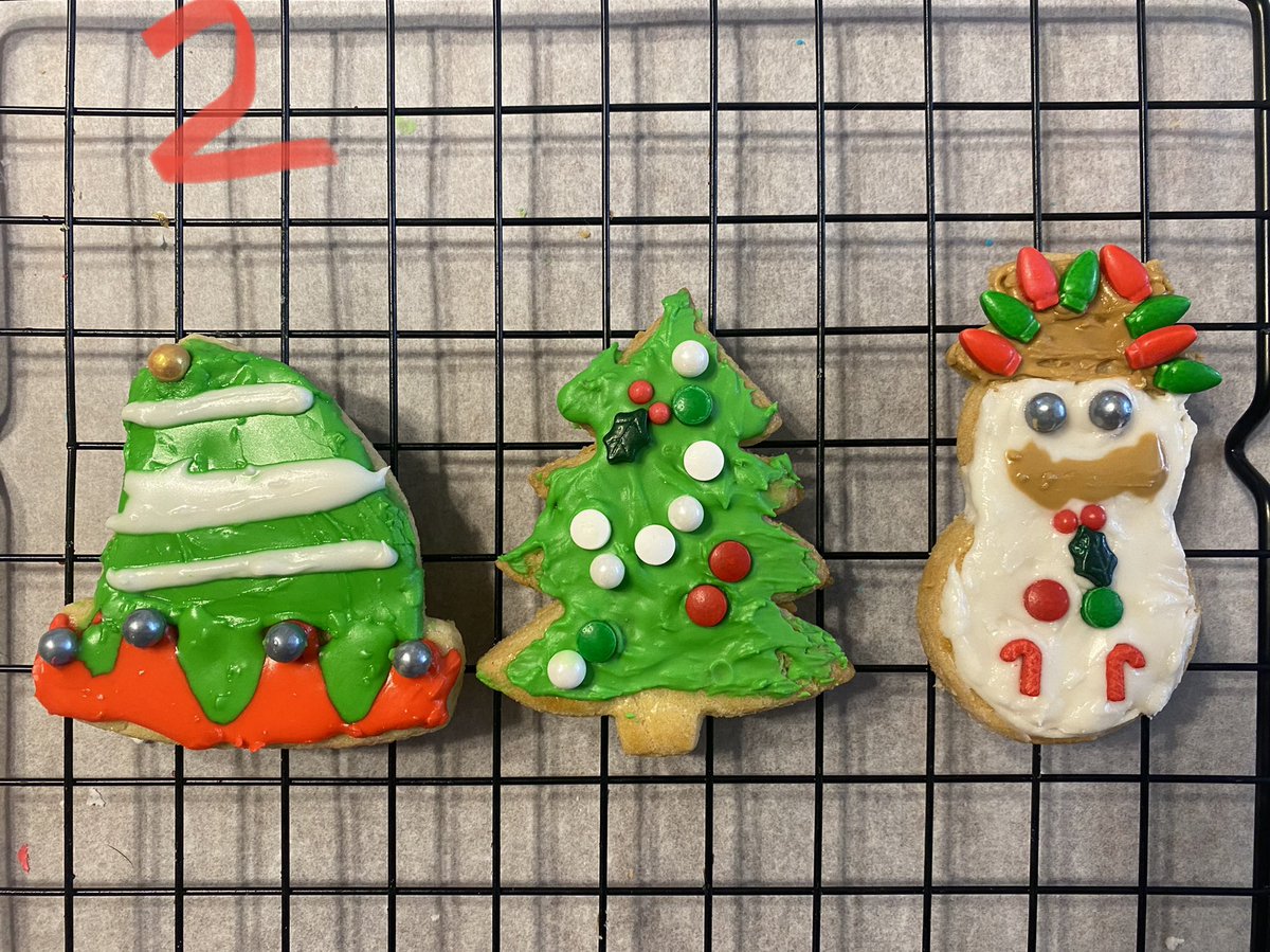 samurai0208's tweet photo. ATTENTION!!!!!!!
We need help deciding who the master cookie decorator is!!! Please look through the picture and comment below your favorite by the number in the picture!! I will share who the winner is tomorrow!! 
Merry Christmas!!! 🎄Share this post to spread holiday cheer!! https://t.co/NPiDFnx2Lb