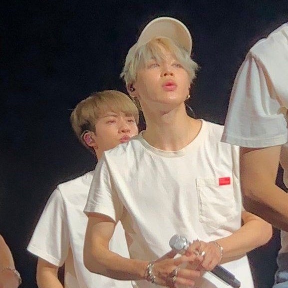 liIjiminvert's tweet photo. I JUST KNOW HES EVEN FINER IRL Y’ALL IM ABT TO FAINT https://t.co/T8bcaQ8aWm