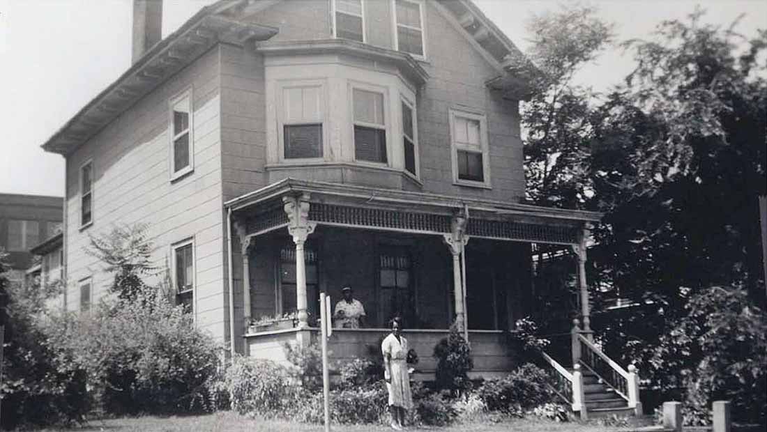 These Black Elites began building small enclaves within the Black Community (map below). They'd build clusters of (nicer) homes among themselves and away from their lower classed counterparts, in the same neighborhood.It was even worse socially...