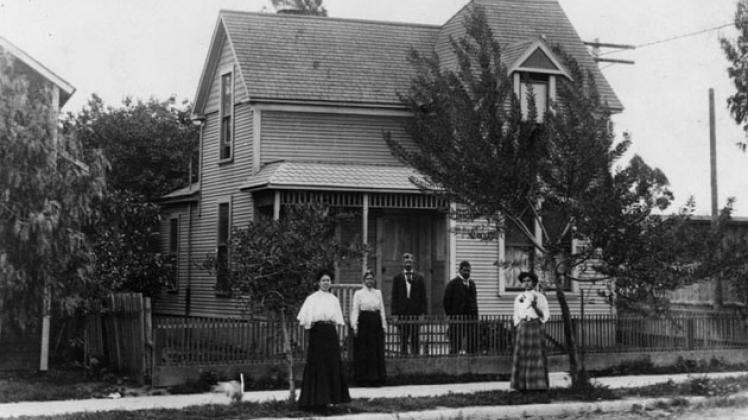 These Black Elites began building small enclaves within the Black Community (map below). They'd build clusters of (nicer) homes among themselves and away from their lower classed counterparts, in the same neighborhood.It was even worse socially...