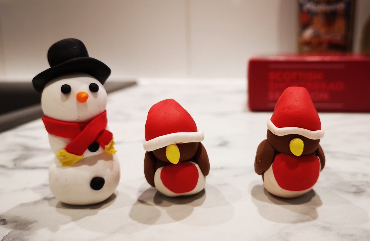 YeetureCreator's tweet photo. How did I spend my Christmas Eve evening?
Making  two grumpy robins and a snowman cake topper for mum's Christmas Cake. https://t.co/v1edoHK9Ct