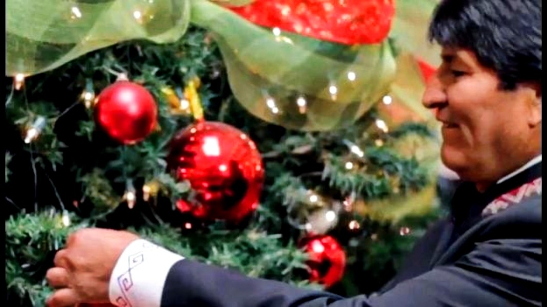 En esta Nochebuena, al recordar el nacimiento de Jesús que entregó su vida por el prójimo, les deseo, hermanas y hermanos, que la Navidad sea inicio de un tiempo de paz, esperanza y reconciliación en los hogares del pueblo boliviano para superar momentos tristes que se han vivido