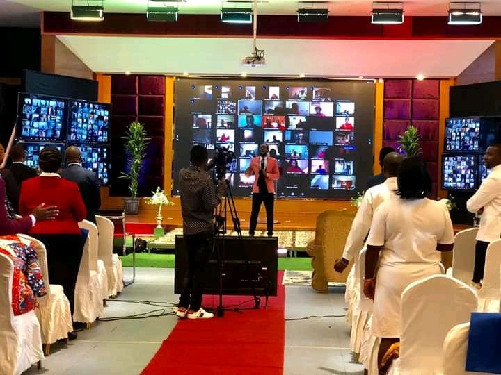 Flamesngoza1's tweet photo. If you want to get a picture of what our ONLINE Crossover will look like, tune it to Prophetic Channel tonight, from 22:00 hours, and watch the LIVE broadcast of Christmas Carols Service from our Lilongwe studios. #xmasswithBushiri #Bushiris https://t.co/xKyK8qSlI0