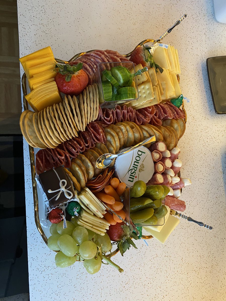 ShaunaDempsey9's tweet photo. Round 2 🥰 can’t wait to eat this in a few hours https://t.co/R9AUqSHkXQ