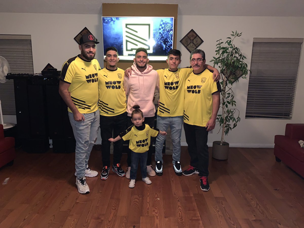 Sergiioo_77's tweet photo. What a dream. Finally back🖤💛🖤💛 love this city. https://t.co/p4eoXlFkXn