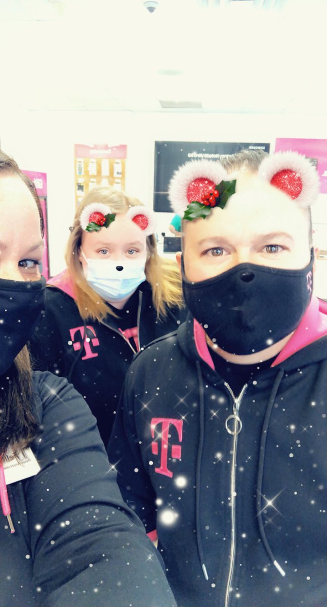 Merry Christmas!!! 
<a href="/MPac288/">Marco P.</a> <a href="/rachel_thefrog/">Rachel the Frog</a> 
#tmobile #nerocks