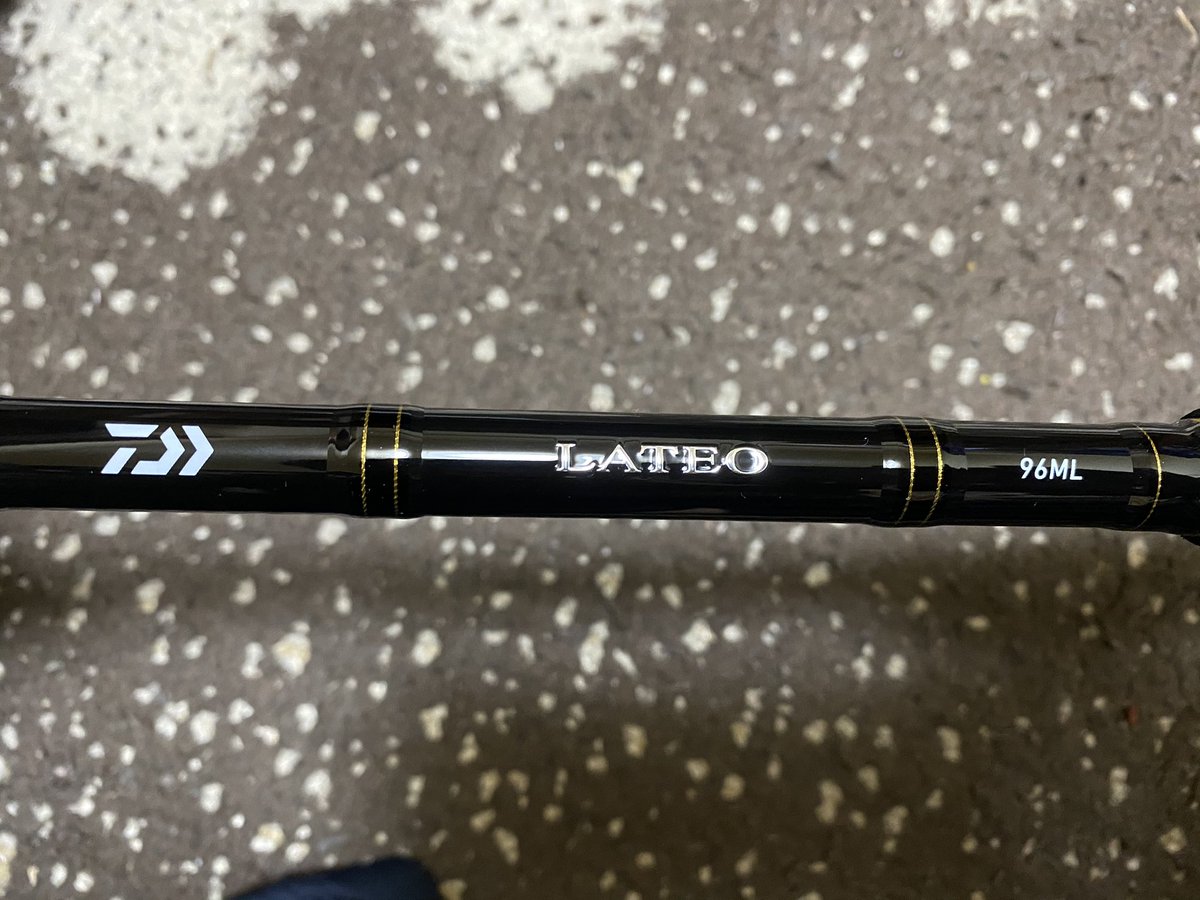 roushi2018's tweet photo. 2020年12月24日。

楽天で購入した。

#Daiwa
#LATEO
#SHORE SEABASS
#96ML

が、届きました。

このロッドを購入した理由は、今の技術レベルで、

#Daiwa
#morethan
#BRANZINO
#AGS94ML

の、竿先が折れたら、1年保証が切れているので、4-5万位掛かる気がしたからです(T . T) https://t.co/DM5rmHAHlF