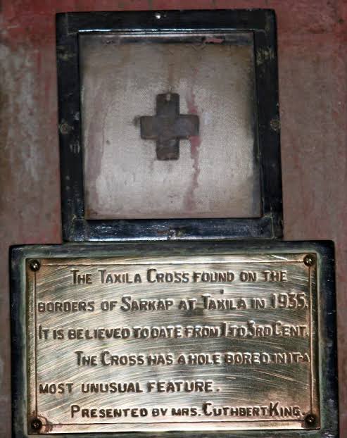 Lesser Known Fact: On account of Christmas tomorrow, do you know Pakistan had a small Christian community 1800 years ago? The disciple of Jesus St. Thomas also visited here and Pakistan has 1 of the oldest crosses in the world. [Thread on Pakistan’s Christian history]