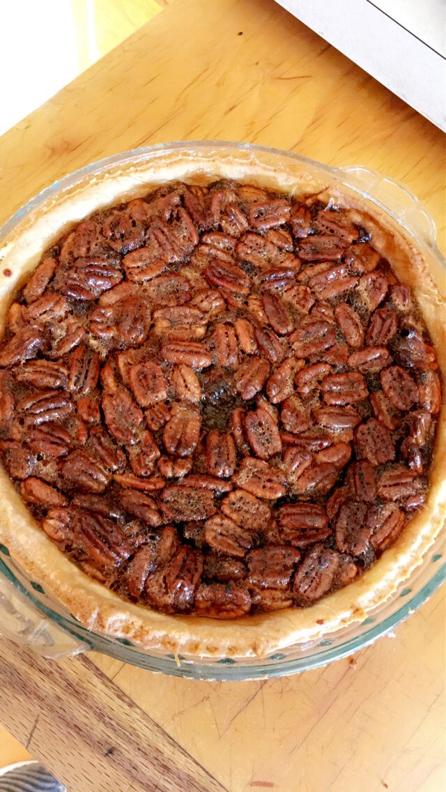 KatieWinslow7's tweet photo. @DrewitzAgronomy Said pie. #MOPecans #PecanPie #PieSeason #YUM https://t.co/CPiixSEnEK