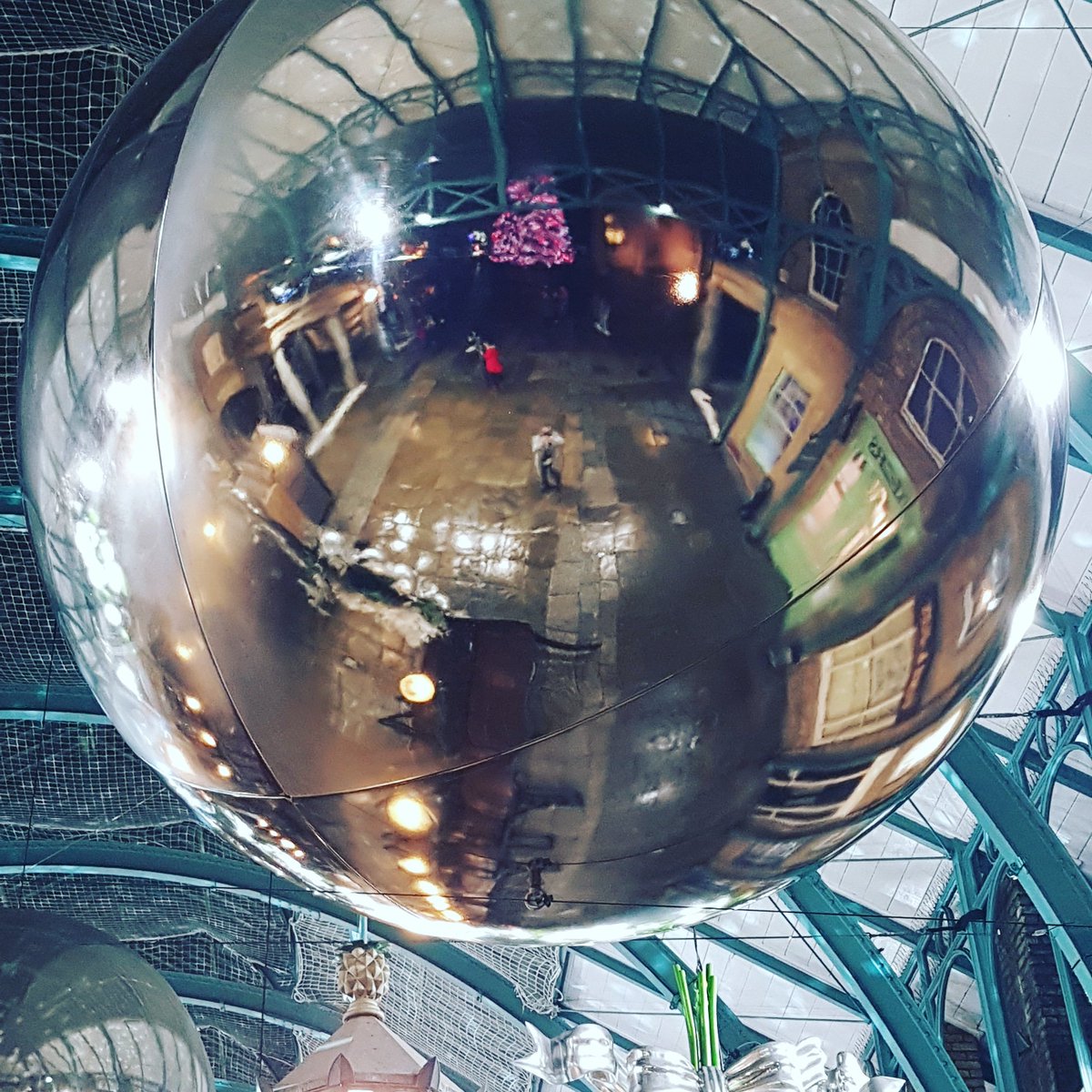 JohnAltman4Real's tweet photo. Locked Down in a bauble this Christmas!
(I am in the centre).Happy Christmas to you all. Let's make the best of it. #johnnyaltman
#newalbumnevertoolatetorockandroll
#almostasgoodasMcCartneyIII
#newworldwide
#b7media #inthenickoftime #audible
#markchristopherlee @NubCountry https://t.co/C4URMNtevY