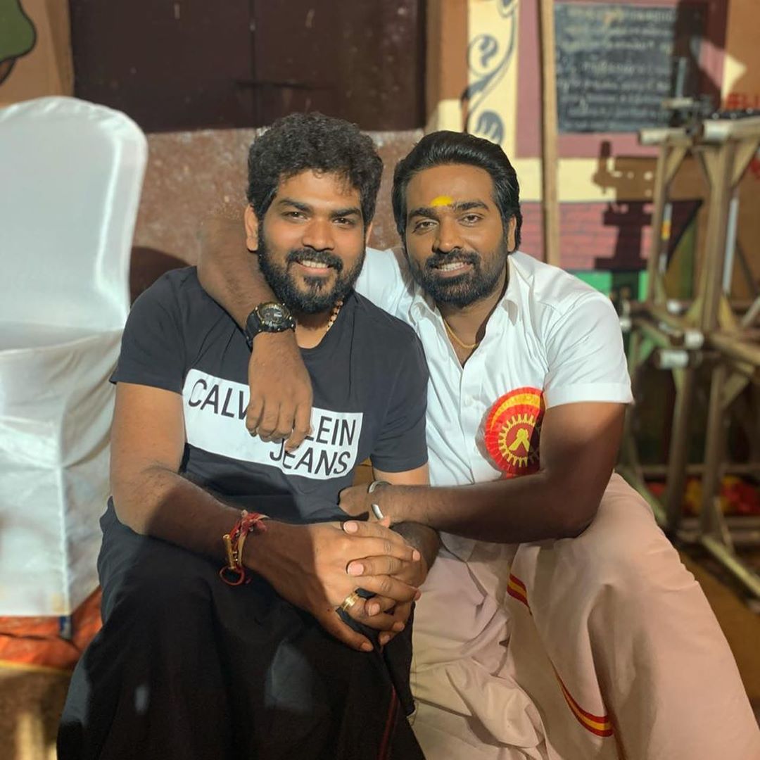 ArunSethu10's tweet photo. @Rowdy_Pictures @AkVsp_Fc @VijaySethuOffl @VigneshShivN Super Ji... Super Ji..🤗❤️😍
#DecadeRulerMakkalSelvan
#10yearsOfVJS #KaathuVaakulaRenduKaadhal #10YrsOfThenmerkuParuvakatru https://t.co/qfgNmyEq28