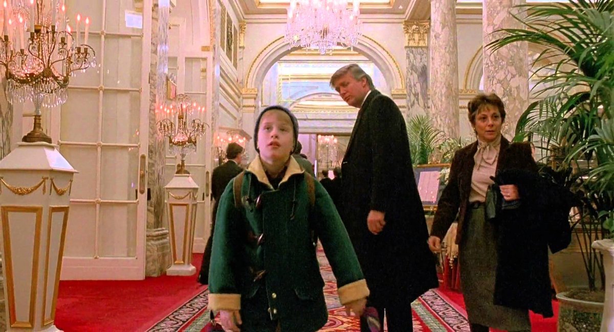 therealclochard's tweet photo. 𝟐𝟒 worldwide. 
#HomeAlone #HomeAlone2 #KevinMcCalister #ThePlazaHotel #Trump https://t.co/1e0kCxioJY