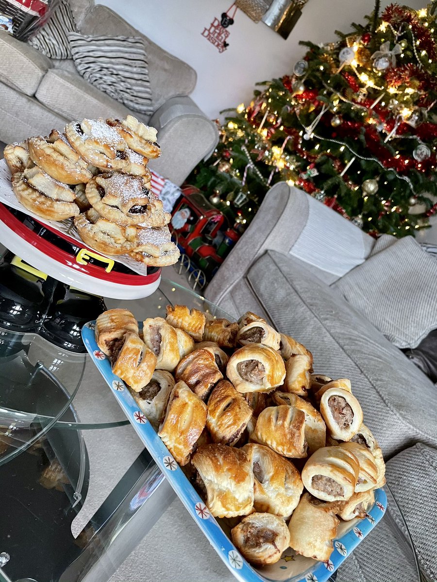 KerryRadley's tweet photo. Happy Christmas people... Christmas goodies baked, dinner all prepped for tomorrow, table set ... and relax....🍷 #ChristmasEve2020 #sausagerolls #mincepie #ChristmasDinner #ChristmasTableSetting https://t.co/QPNlE2vvug