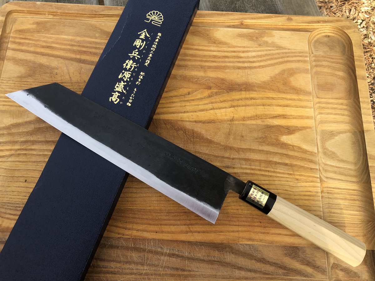 chefjohnnywang's tweet photo. After a long, long wait I finally got my #Moritaka #Kiritsuke 270mm in #AogamiSuper steel. Moritaka forges the blade to rc 65 hardness enabling an incredibly fine edge. #cooking #cook #chefknives #chefknife #japaneseknives #kitchenknives https://t.co/3rlqLQSRej