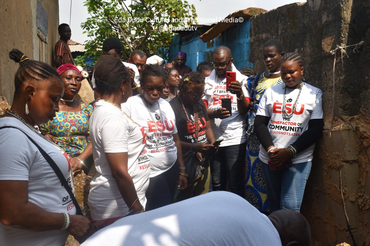 edadudutv's tweet photo. "Èṣù is not Satan" (Walk For Èṣù) 2020 edition, from Pópó Yemọja, Ìbàdàn.
#EdaDuduTV #PreserveAfrika #esuisnotsatan #Ibadan #Orisa #esu #PopoYemoja #walkforesu
@Ifawemimo https://t.co/28EMrKVrA2
