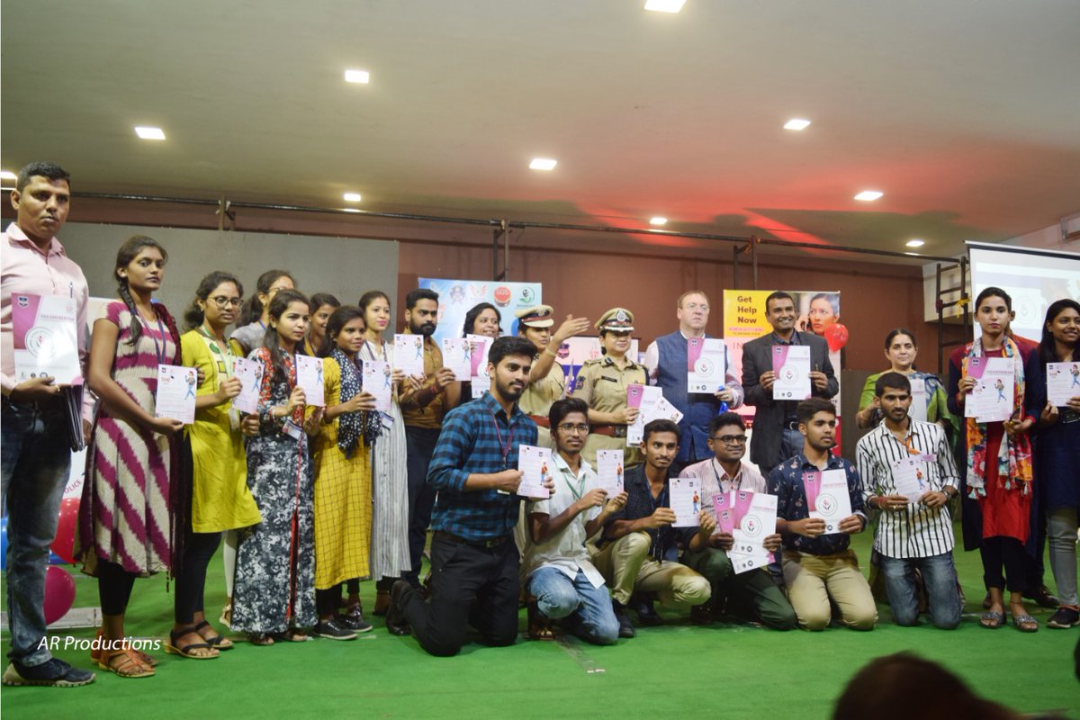 SumathiIPS's tweet photo. More than 350 students from 3 colleges joined today’s session on #VolunteeringProgramme. 25 students each from 11 colleges will be joining 1st batch of #TrainTheTrainer Programme starting from 4th Jan 2021. Master trainers would be taking #GirlsSafety to each student! https://t.co/rTAOzQLW9z