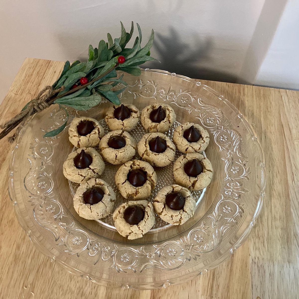 allhallowsarts's tweet photo. Ms. Oddo and the All Hallows Cooking Club created these Peanut Butter Blossoms just in time for Christmas! #foodiechristmas #boyscanbake #cookies #letsfillthisschoolwithchefs #yum #saveoneformeplease What makes All Hallows unique? https://t.co/GYqznK0BKp