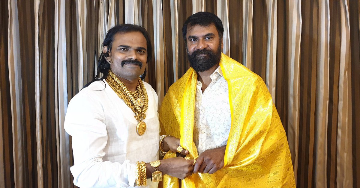 AHARINADAR2's tweet photo. * அனைவருக்கும்  இனிய கிறிஸ்துமஸ் தின நல்வாழ்த்துக்கள்!* 

*தங்களுக்கும், தங்களது குடும்பத்தார் அனைவருக்கும் எனது இனிய கிறிஸ்துமஸ் தின நல்வாழ்த்துக்களை தெரிவித்துக் கொள்கிறேன்!கொரோனா எனும்  கொடிய  நோயிலிருந்து அனைவரும் விடுபட வேண்டும்! https://t.co/AkEdCCotlo