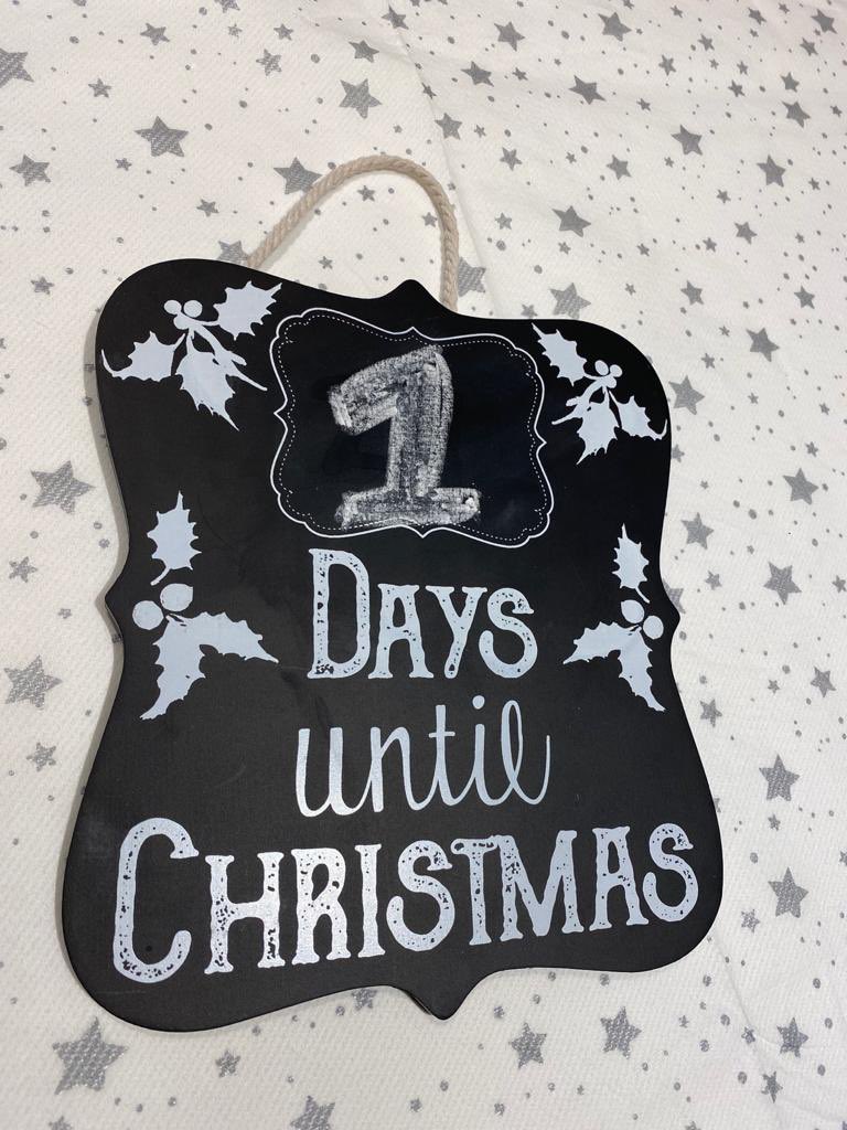 WindowMitchell's tweet photo. Happy Christmas to all my customers!!! A massive thanks to each and every one of you for all your support! Have a good one 👍🏼🎄🎅🏻 #supportsmallbusiness #Christmas #christmaseve #1Daytogo https://t.co/EendhsY5wB