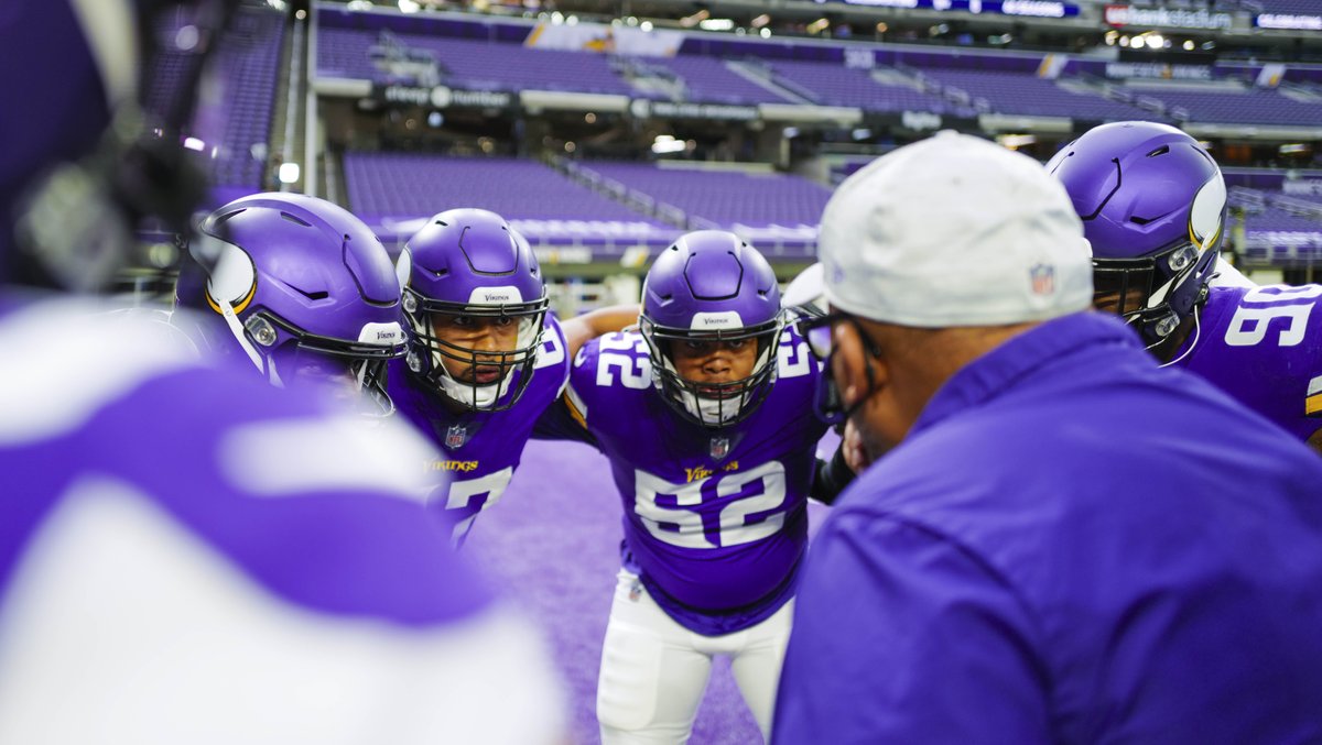 The #Vikings have elevated FB Jake Bargas (<a href="/jbargas22/">Jake Bargas</a>) and DE <a href="/EddieYarbrough/">Eddie Yarbrough</a> to the active roster for tomorrow's game against the Saints.