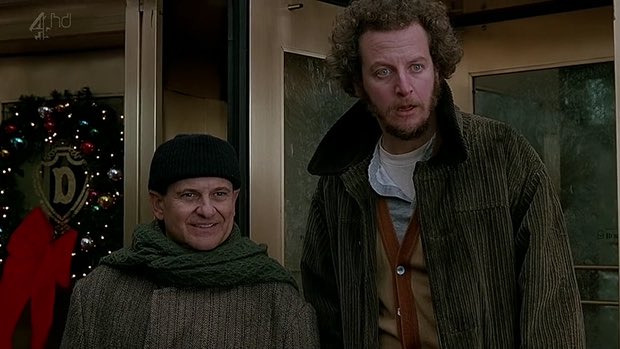 Joe_Coll24's tweet image. Am I seeing things? Or... #HomeAlone #HarryandMarv