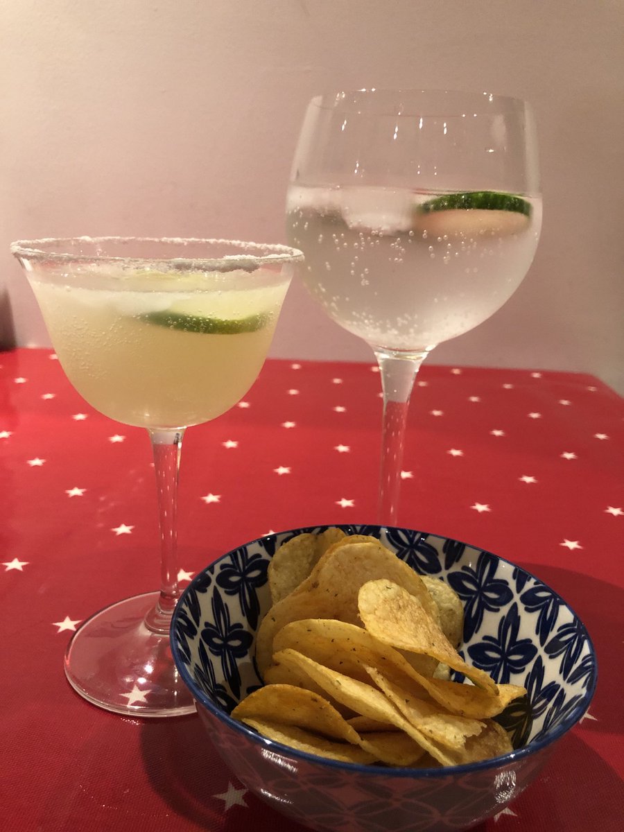 FWphilclarke's tweet photo. Happy Christmas Twitterland (mine’s the one on the left) #margarita #G&amp;T #largeone https://t.co/zauEYnw0nc