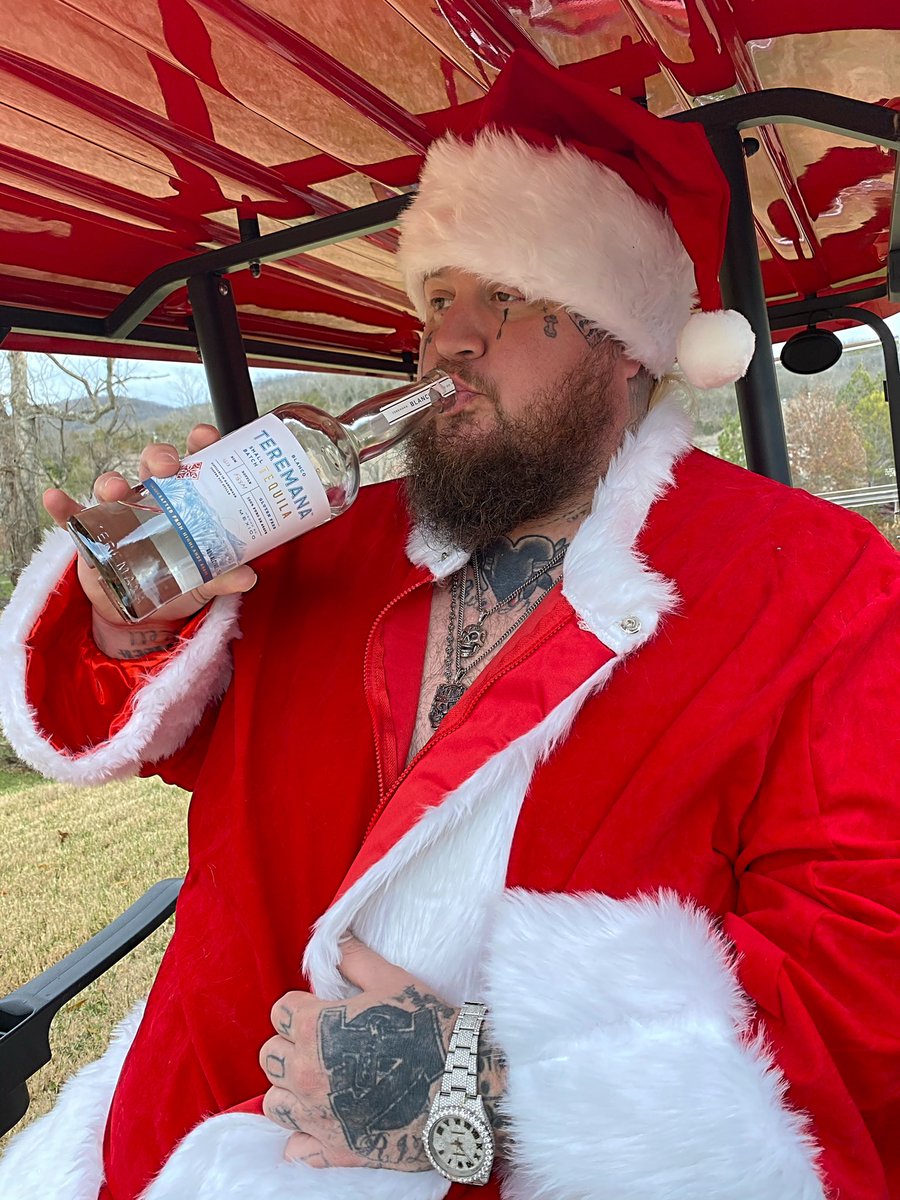 JellyRoll615's tweet photo. Drunk Santa HOE HOE HOE https://t.co/smtqUXl9P9