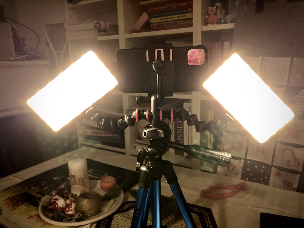 xab83's tweet photo. Akkor induljon a családi fotózkodás! 🤩📸💡🎄
#gadgetporn #ulanzi #vijim #vl196 #joby #iPhone11ProMax https://t.co/BsYf1ZG2gp