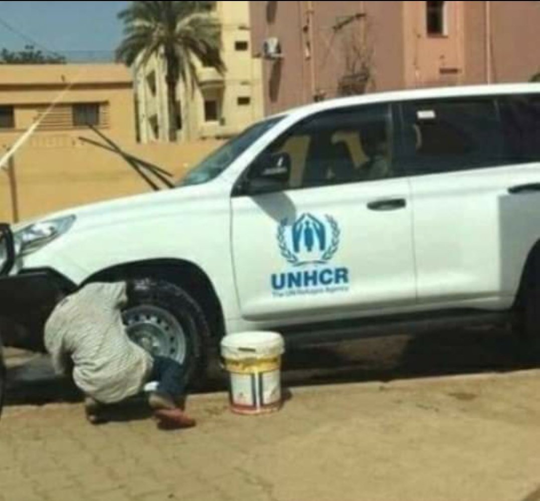 KarwanePakistan's tweet photo. When you see a young child cleaning UN-owned car with the words “save the child” written on it, know that the world is ruined by many liars and hypocrites
@UNESCO @UNICEF https://t.co/Q4Ez1Yk2eB