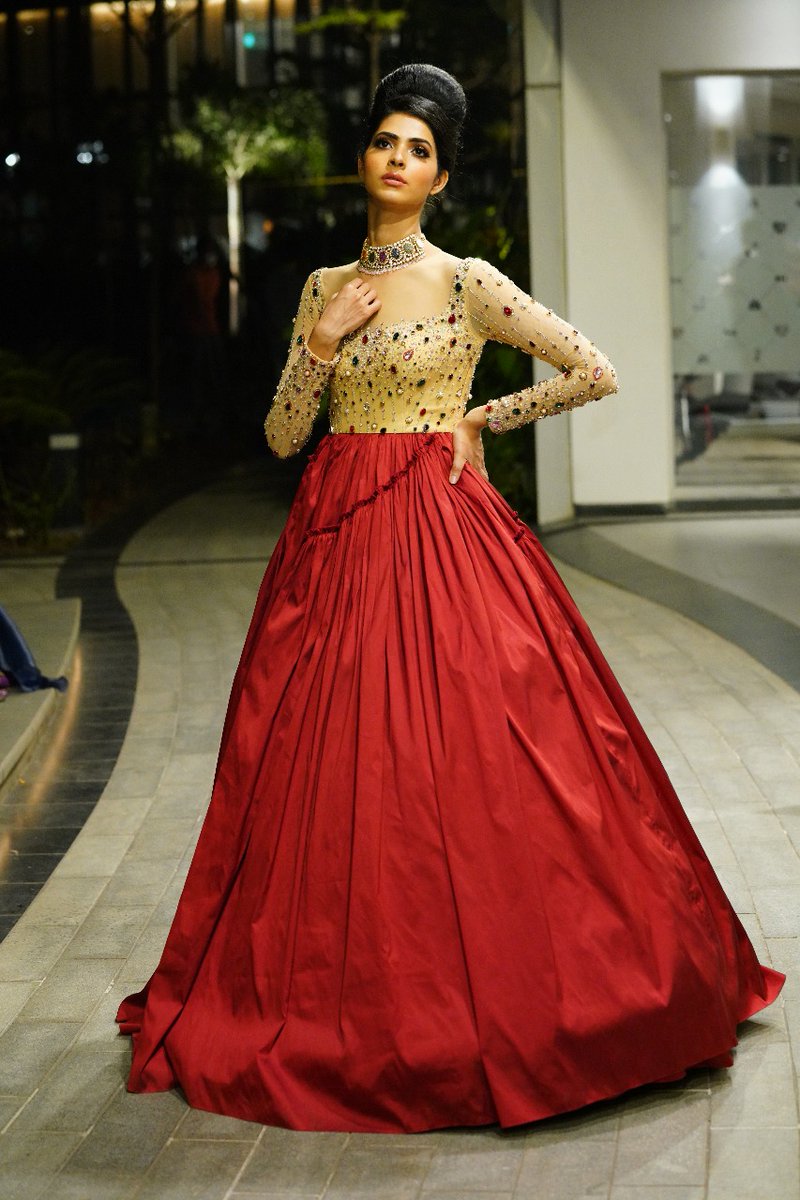 TimesFashionWk's tweet photo. Bringing the show to a marvellous end was Bombay Realty presents Grand Finale by @neeta_lulla at Island City Center with her exotic Victorian collection!
#HouseofNeetaLulla #NeetaLulla #OccasionWear
#BTFW2020 #VirtualEdit #BombayRealty #DarwinPlatform https://t.co/Kx88PW5ZQ1 https://t.co/z5wLK06l6v