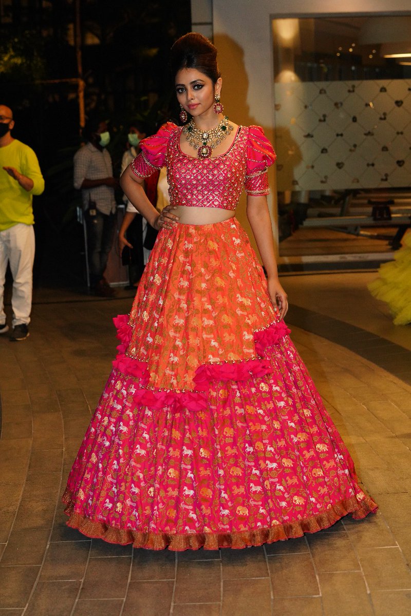 TimesFashionWk's tweet photo. Bringing the show to a marvellous end was Bombay Realty presents Grand Finale by @neeta_lulla at Island City Center with her exotic Victorian collection!
#HouseofNeetaLulla #NeetaLulla #OccasionWear
#BTFW2020 #VirtualEdit #BombayRealty #DarwinPlatform https://t.co/Kx88PW5ZQ1 https://t.co/s8UqXDoAnR