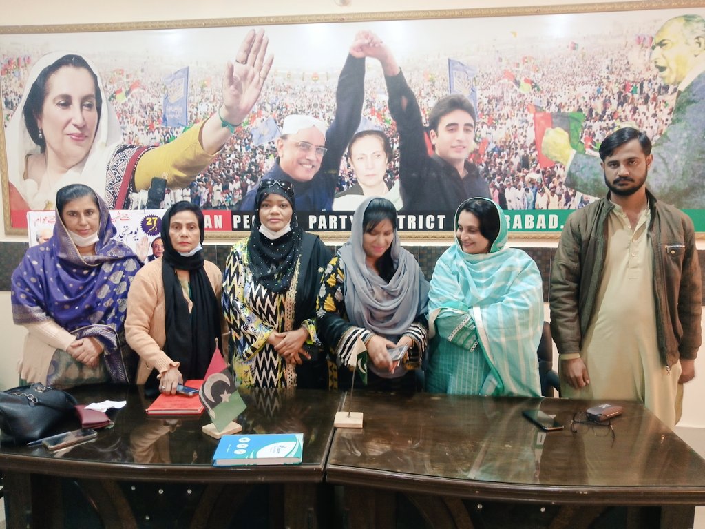 hazoorbuxchanna's tweet photo. Meeting of Ladies wing hyd division regarding 13th death Anniversary of Shaheed Mohtrma Benazir Bhutto in hyderabad chaired by President Adi @kulsoom_chandio,, General Secretary Adi @HeerSoho &amp; Information Secretary Adi @ShabanaKhan.
@SanamTalpur6 @tanzilabari24 
@SajidaBaloch2 https://t.co/gyCdrZJaHx