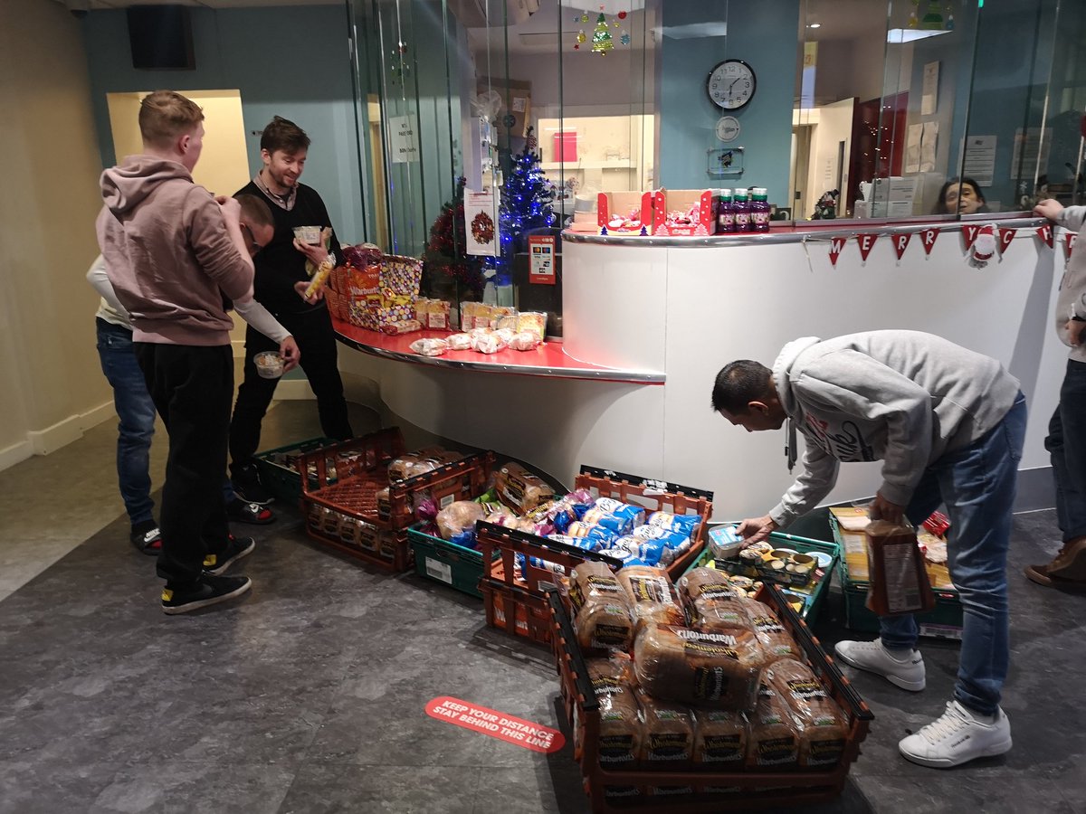 Complete joy 🙏 Thank you @LlanrumneyHall and @CostaCoffee Cardiff . . . #YMCA #helpingthehomeless #Christmas2020 #workingtogether #feelingfestive #festivefun @YMCACdiff_Grp