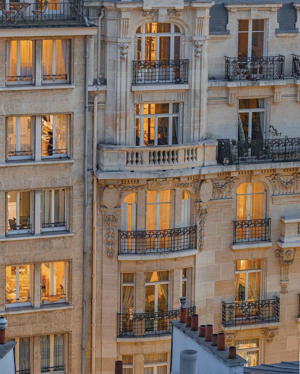 moontides_'s tweet photo. Paris, France https://t.co/cv9IPF81cH