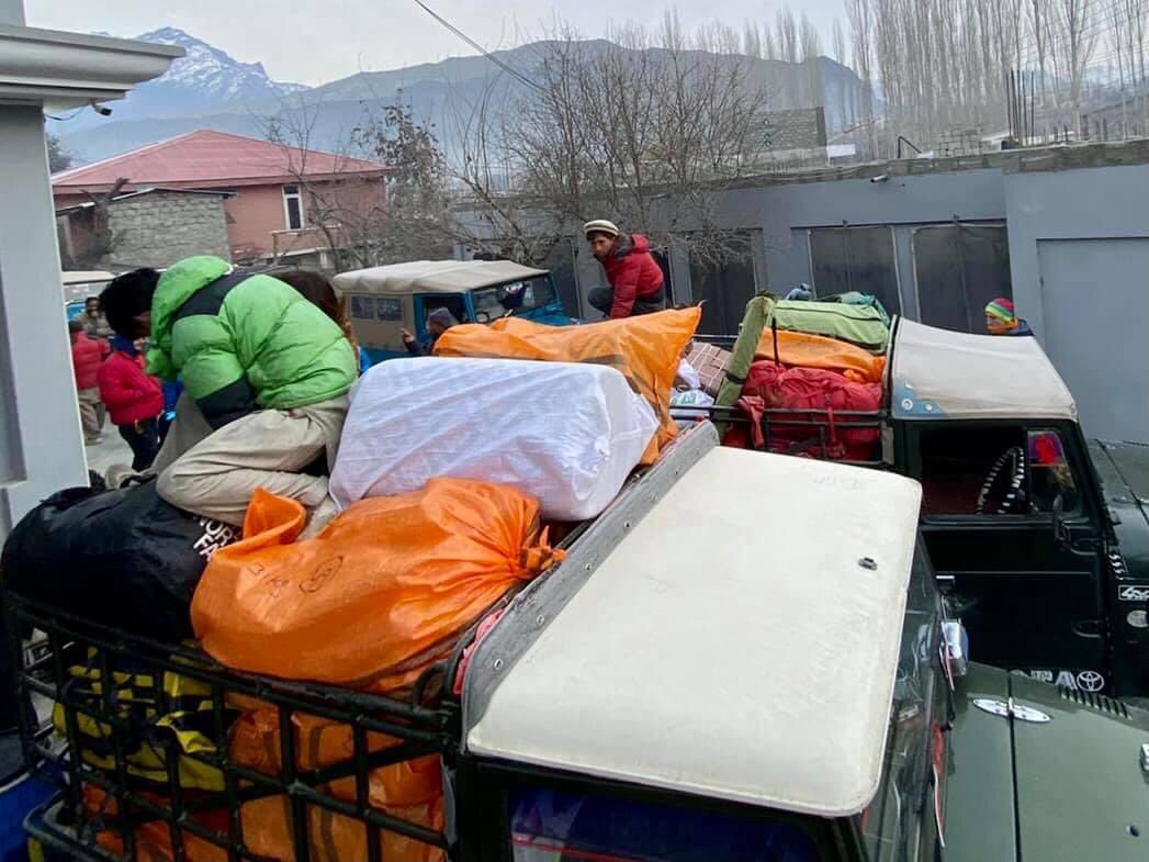 pakistantravelb's tweet photo. #K2Winter 

Climber Tamara Lunger wishes everyone Merry Christmas before leaving Skardu for the big challenge ahead of hear. 
 
-
Find more =>
https://t.co/oC0IE4oajN 

#k2winter2021 #k2winter2020 #k2winterclimb https://t.co/Mxp9hK9PMv