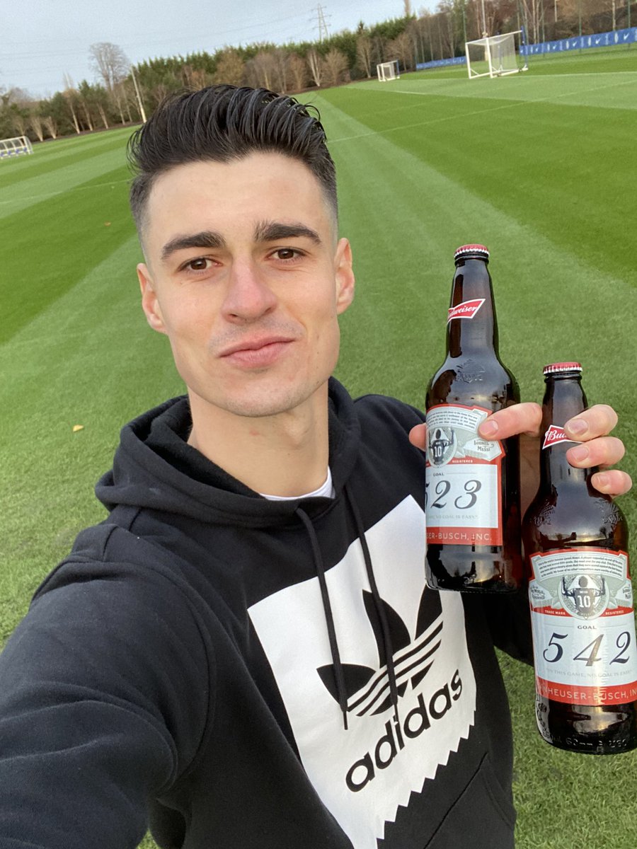 kepa_46's tweet photo. Muchas gracias @budfootball por este regalo 🍻 Y enhorabuena Leo #Messi por un nuevo record más 👑 #BeAKing
Thank you very much @budfootball for the gift 🍻 And congratulations Leo Messi for breaking another new record 👑 https://t.co/S64WjPM2kn