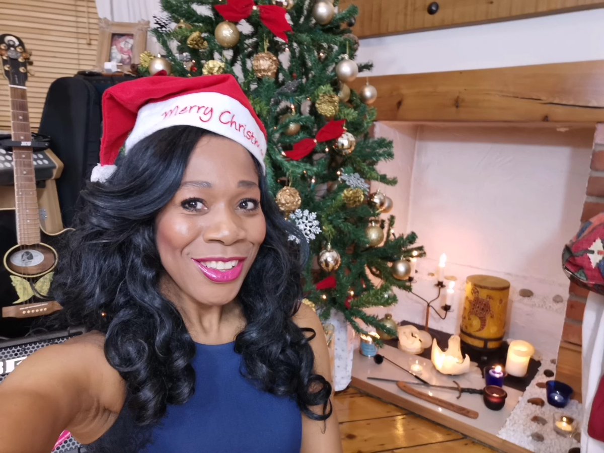 ninaspage's tweet photo. Happy Christmas Everyone - have a fabulous day. Here's hoping 2021 brings us all a good year.Β Can't wait to see you on the other side π π―ππππΆβ€οΈ
β’
β’
#ninakristofferson #love #merrychristmas #jazz #music #birthday #actor #singer #god #JesusChrist #ChristmasCelebration https://t.co/0QXTHDRT1s
