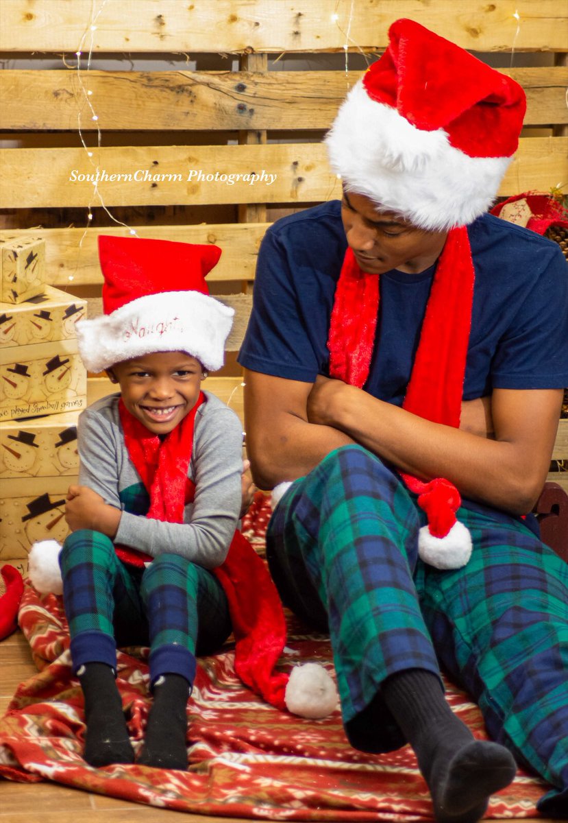 SoutherncharmP's tweet photo. I want to wish you all a very Merry Christmas! 🎄🎁✨ Thank you to all those who came, and got their holiday photo’s done this year in the studio! I absolutely loved creating new fun memories with you! https://t.co/bfPJpluMXT