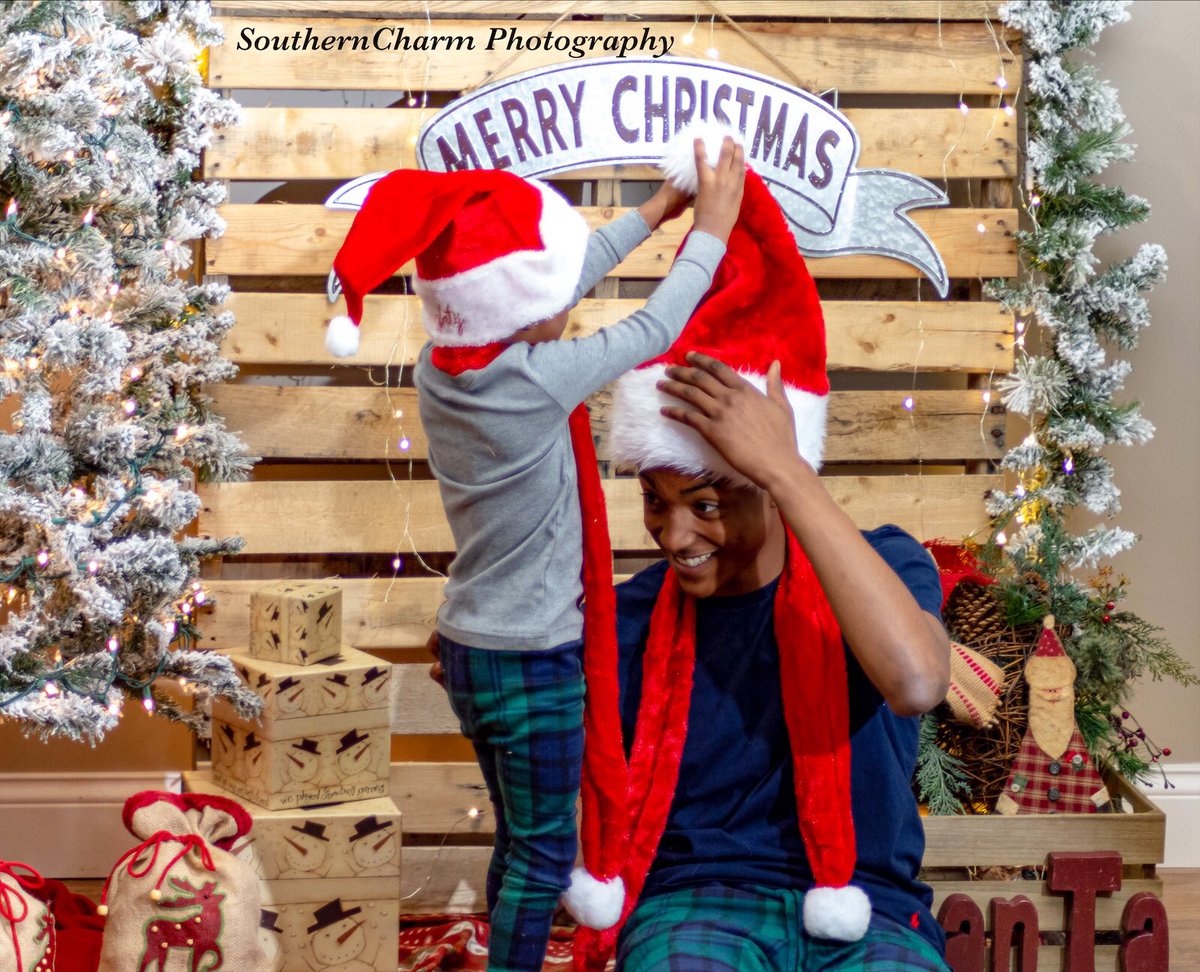 SoutherncharmP's tweet photo. I want to wish you all a very Merry Christmas! 🎄🎁✨ Thank you to all those who came, and got their holiday photo’s done this year in the studio! I absolutely loved creating new fun memories with you! https://t.co/bfPJpluMXT