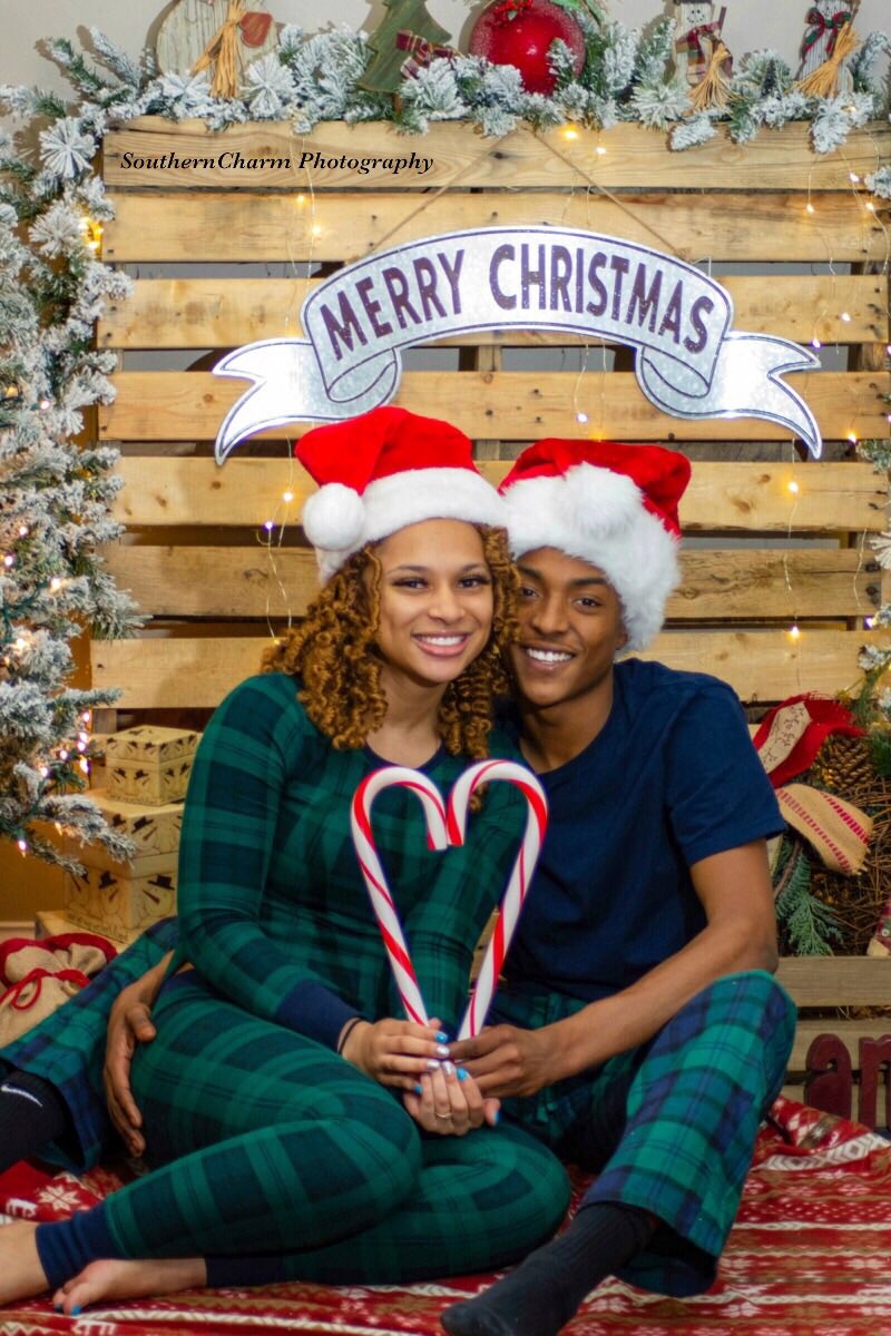 SoutherncharmP's tweet photo. I want to wish you all a very Merry Christmas! 🎄🎁✨ Thank you to all those who came, and got their holiday photo’s done this year in the studio! I absolutely loved creating new fun memories with you! https://t.co/bfPJpluMXT