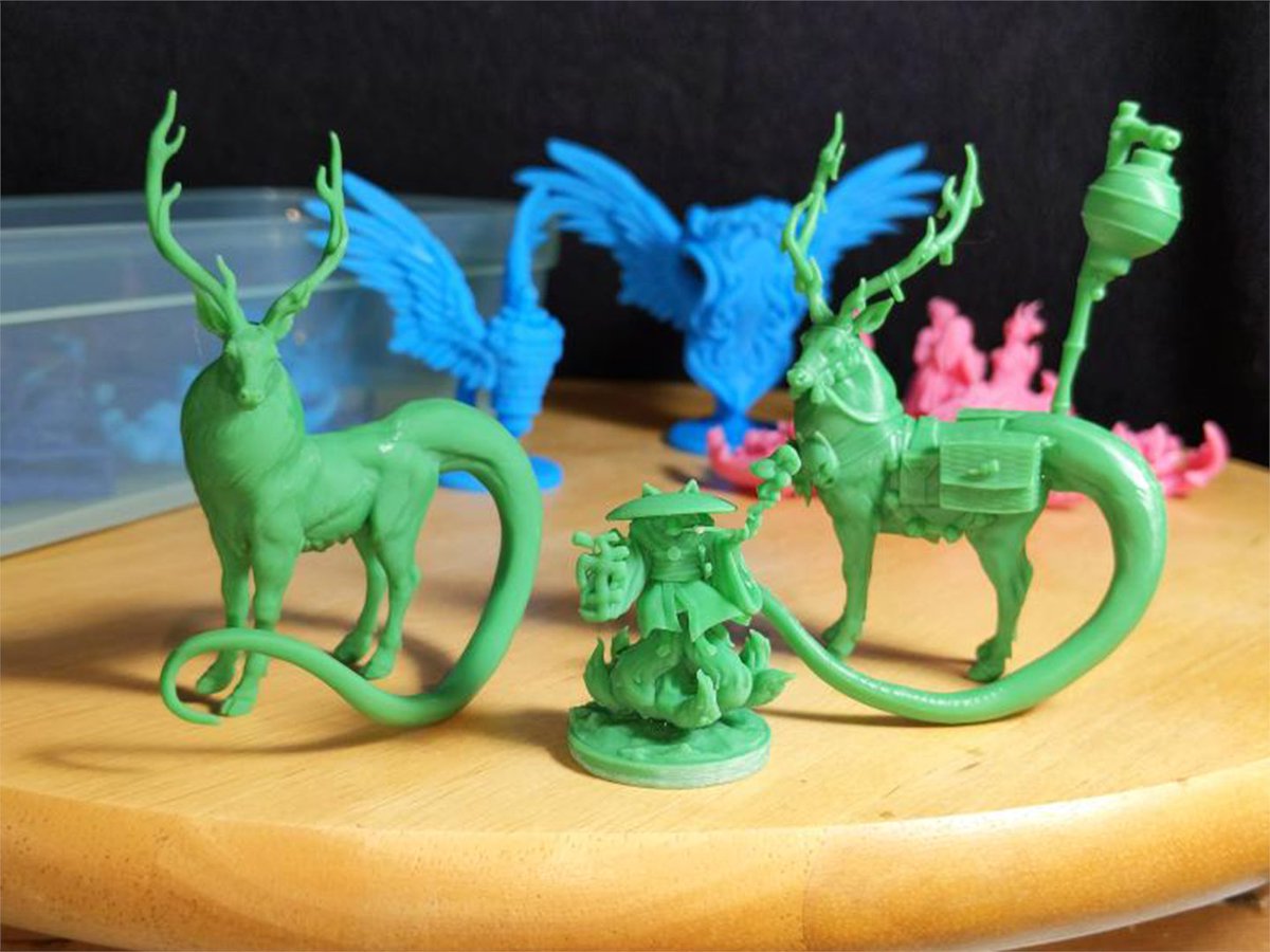 DragonTrappers's tweet photo. Happy throwback Thursday everybody! Highlighted is a paint job of Marakas by Josh Williams on Facebook and a print job of Grandmother Snow and Glade, by ZyriaFlame (HalZyr's) on Discord! Well done you guys!
​#DTLPaintingContest #dragontrapperslodge #printedmini #paintedmini #dnd https://t.co/mMd53EiZYt