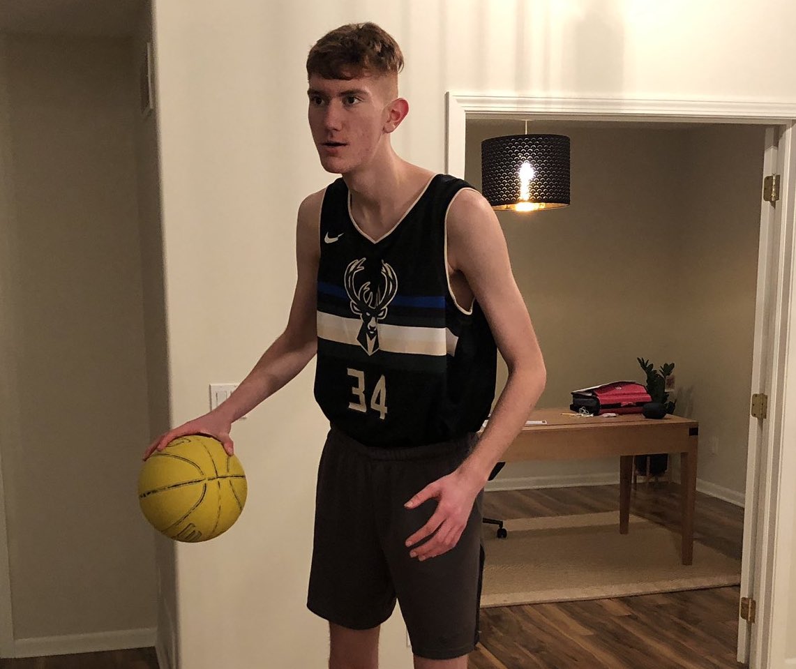 statechampsmich's tweet photo. STATE CHAMPS! SCOUT TEAM: @burneystweets’ five-pack of Michigan sophomore studs poised for breakout campaigns in 2021 >> https://t.co/2pv7JFnTpi 

@TylerJamison32
@bigDrew35
@carterclark011
@LukeHazelton2
@KadenBrown04 https://t.co/GQuHVogLDK
