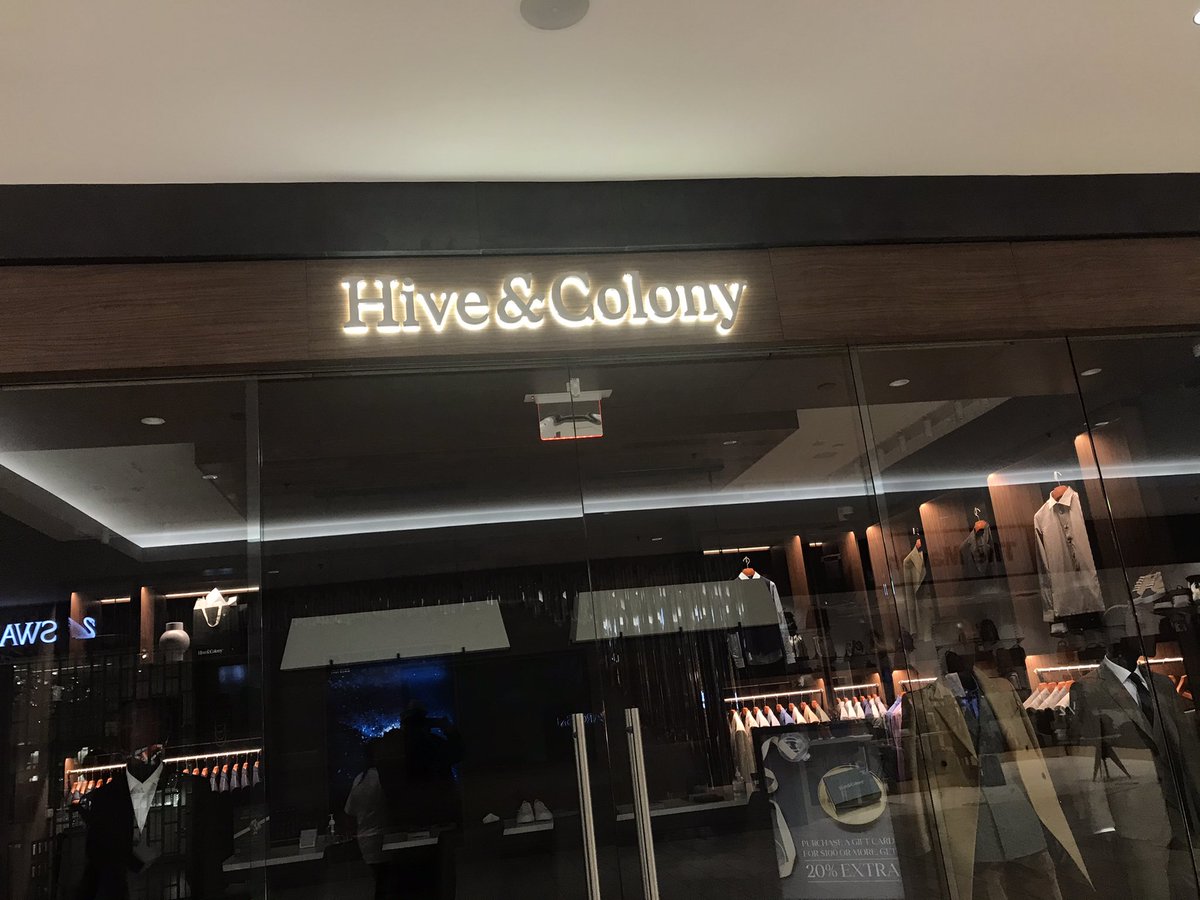 big56matt's tweet photo. Went to the mall for some last minute shopping and came across this store.  There was no #Destiny2 merchandise to be found! @Bungie @DestinyTheGame https://t.co/szaDwgbg0v
