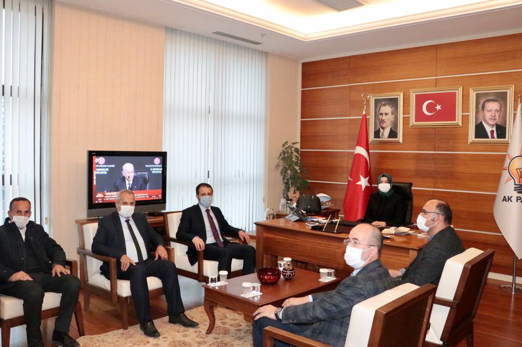 drbetulsayan's tweet photo. Hakkari’den misafirlerimiz vardı.

İl Başkanımız Emrullah Gür, belediye başkanlarımız İsmail Demirci, Dırbaz Büyüksu, Tahir Saklı ve Ensar Dündar’la, belediyelerimizin sosyal çalışmalarını değerlendirdik. https://t.co/vU2AIvd86c