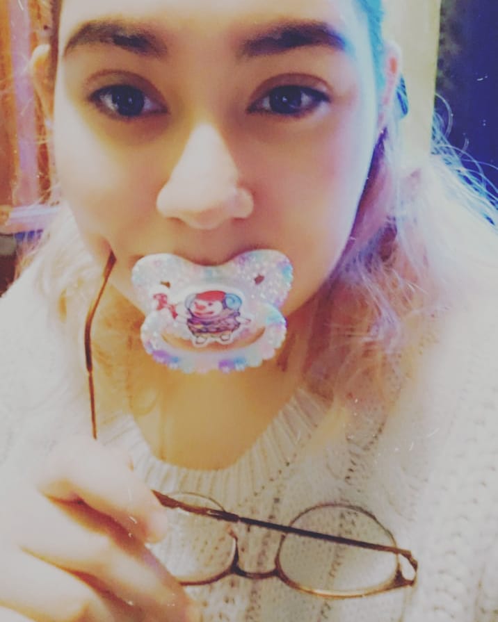 tinyconfettis's tweet photo. My first deco paci!!
.
.
.
#sfwagere #agere #sfwageregressor #sfwlittlespace #littlespace #sfwageregression #ageregression #sfwlittle #little #custompaci https://t.co/HeQSu62WHJ