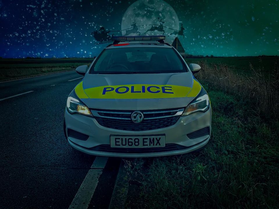 CambsCops's tweet photo. Just over 10 mins ago we called to something suspicious in the sky 👀
Our officers took these pics before the man disappeared 🎅🦌 
Santa is on his way and we can confirm he can travel between all tiers. Have a safe and very merry Christmas everyone 🎄🎁 #SaferCambs #ChristmasEve https://t.co/JQrjf4GSjG