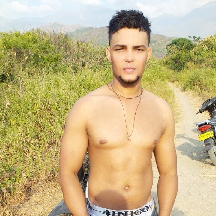 CastroJarrison's tweet photo. #NuevaFotoDePerfil https://t.co/OFVyBCVC4x