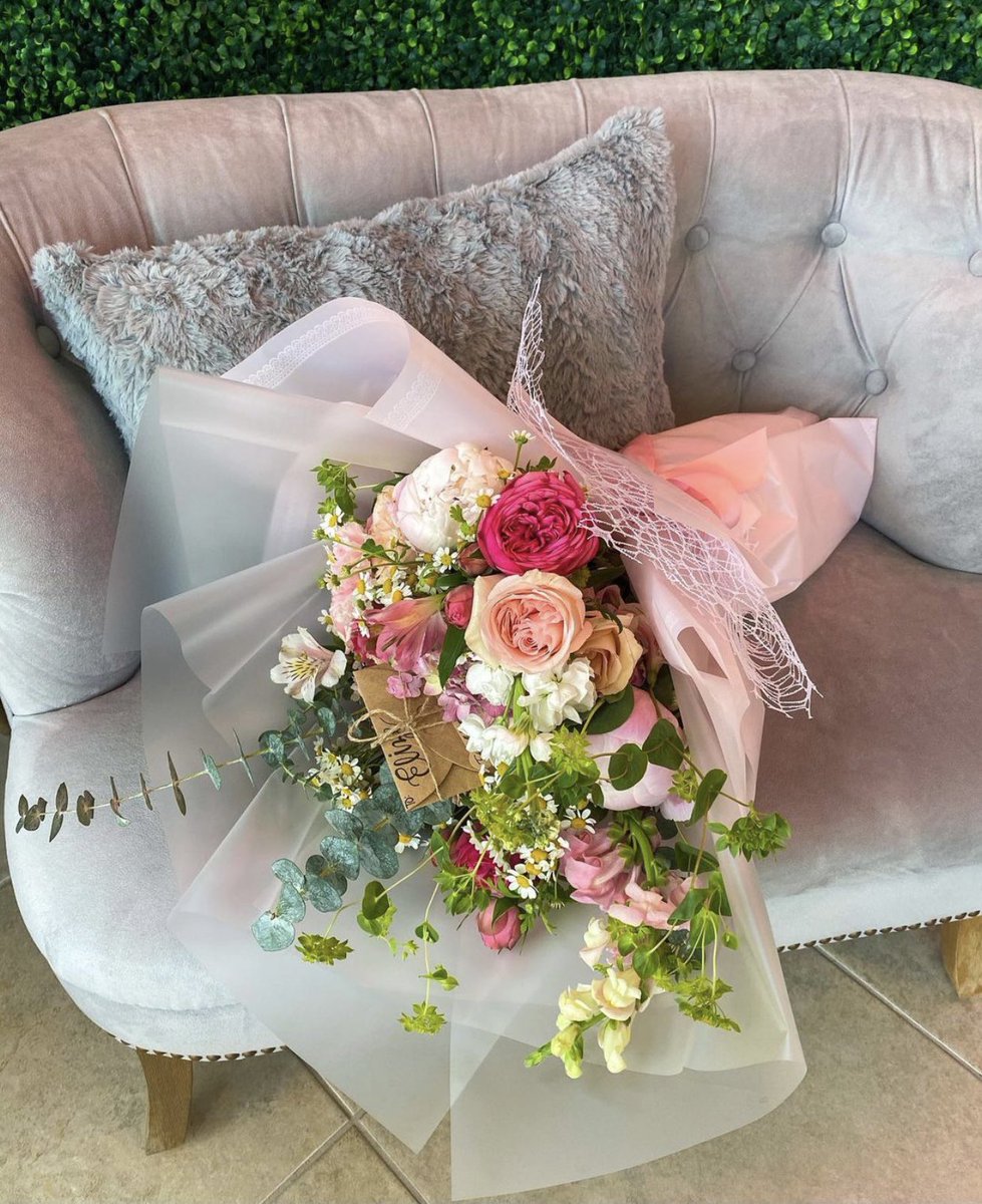 saveileen's tweet photo. Giving away one of my freestyle bouquets for Christmas! Delivered tomorrow 🤍 just RT this!
*Must be following me* https://t.co/dfbrdVPEvL